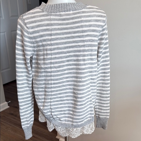SO XS Gray and White Crew Neck Sweater with Lace Trim - Picture 7 of 10